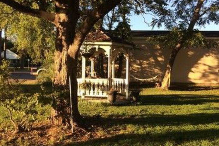 Munzesheimer Manor Bed & Breakfast