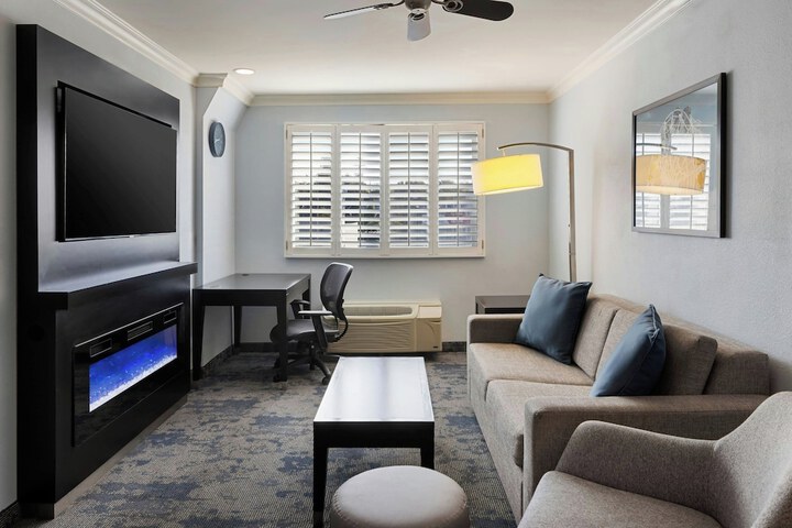 City Express by Marriott Manhattan Beach