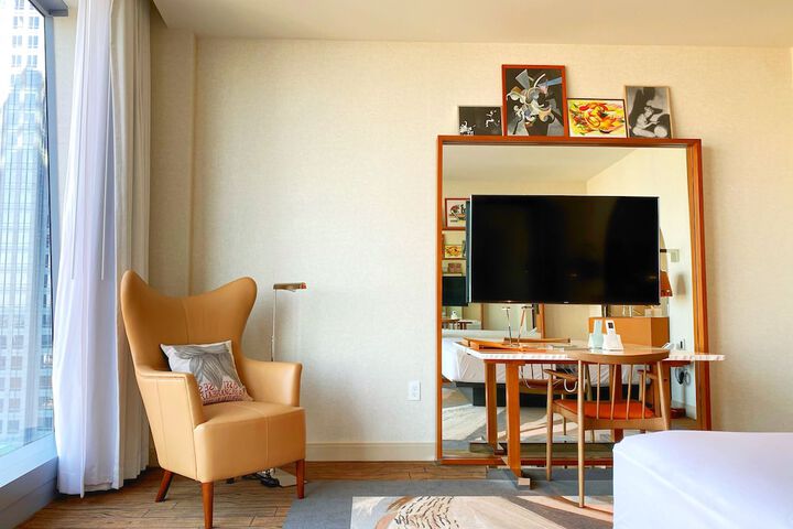 Room 32 of 142