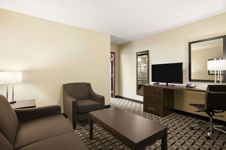 Room 11 of 18