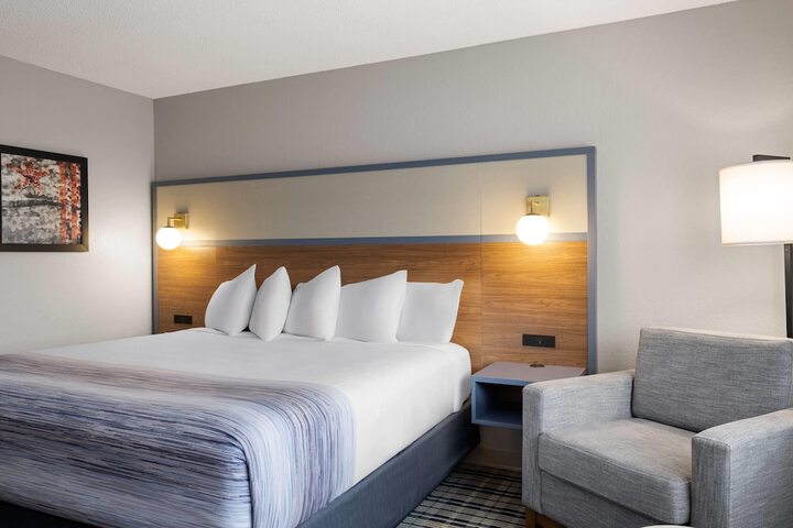 AmericInn by Wyndham Alexandria