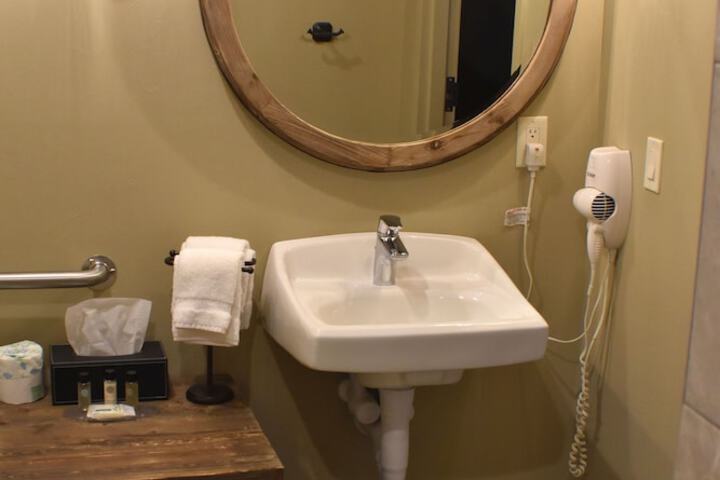 Room 42 of 67