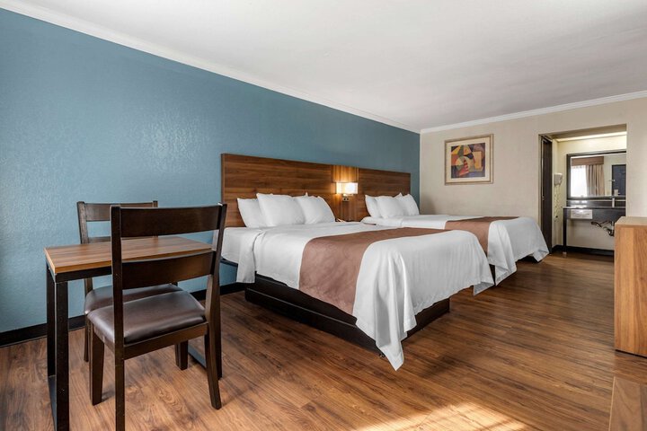 Room 32 of 48