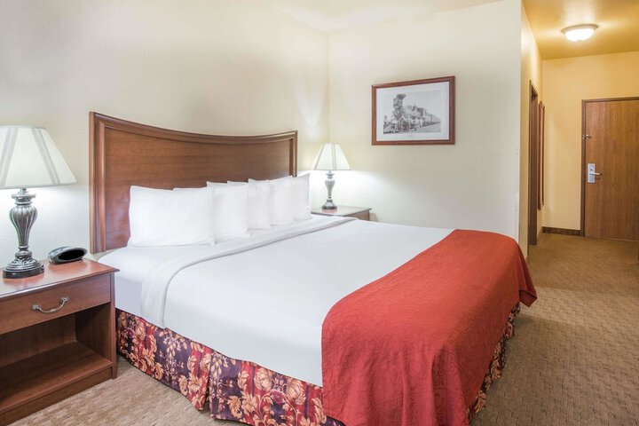 Room 8 of 15