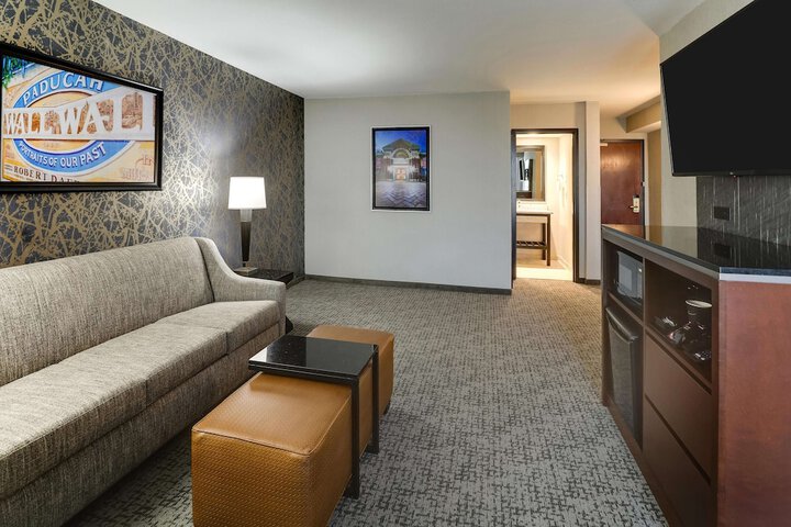 Room 28 of 61