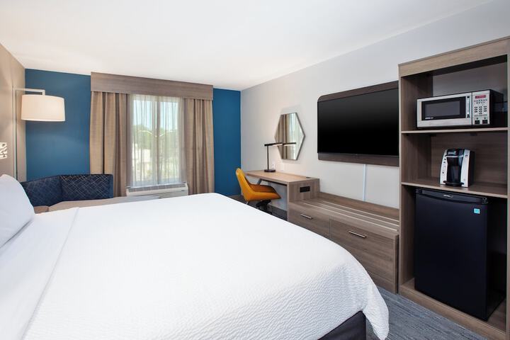 Room 52 of 75