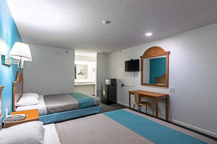 Motel 6 Azle TX