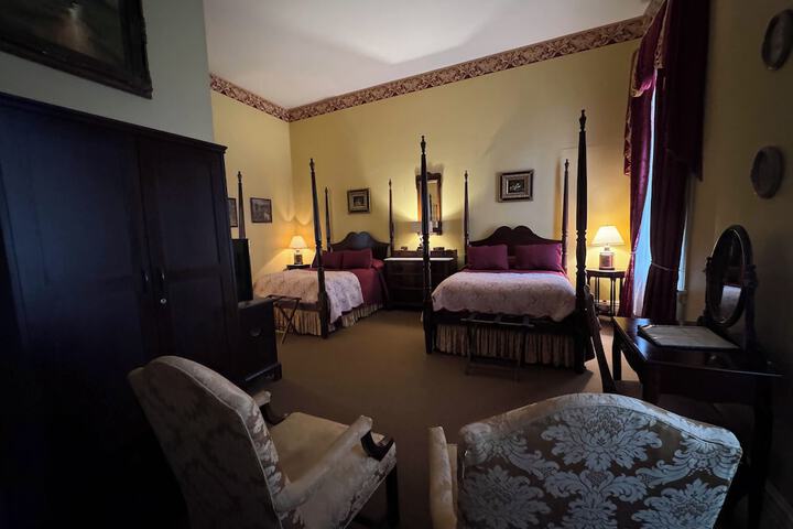 Room 54 of 142