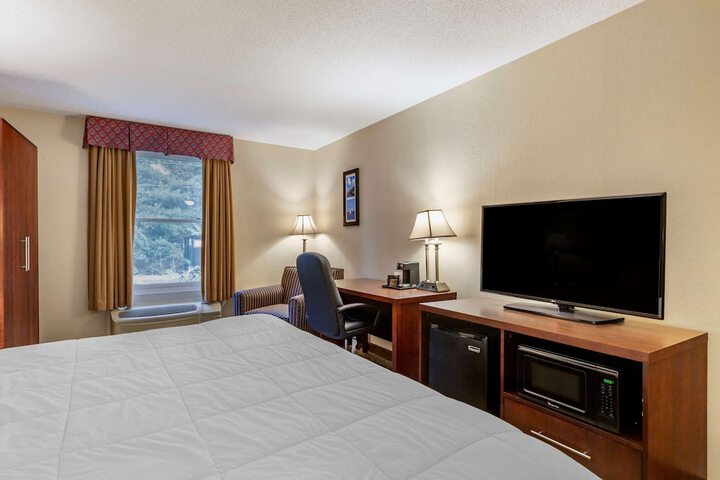 Room 25 of 36