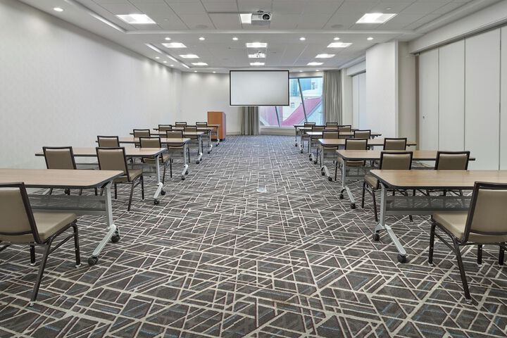DoubleTree by Hilton Edmonton Downtown