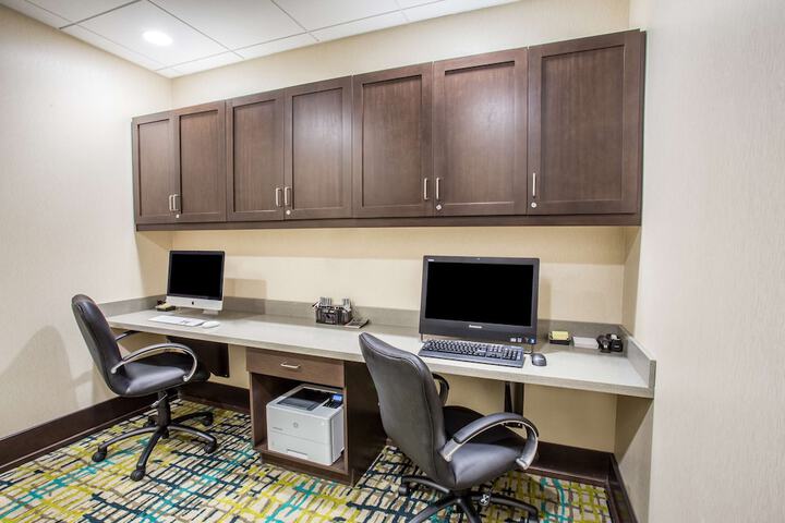 Business Center 35 of 35