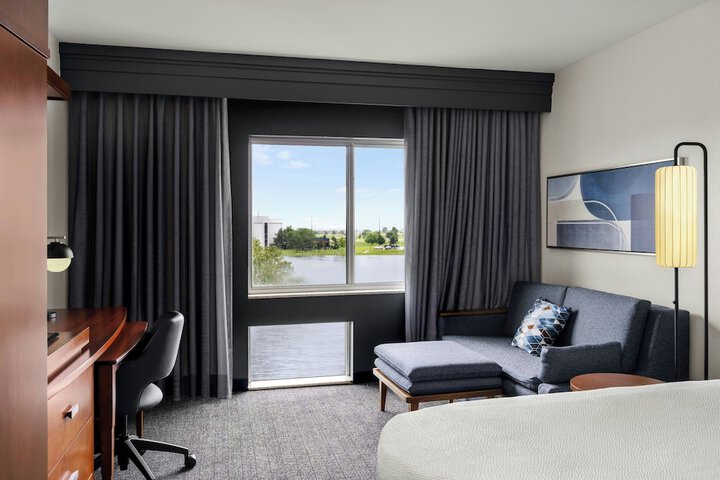 Courtyard by Marriott Evansville East