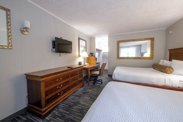 Scottys Lakeside Resort