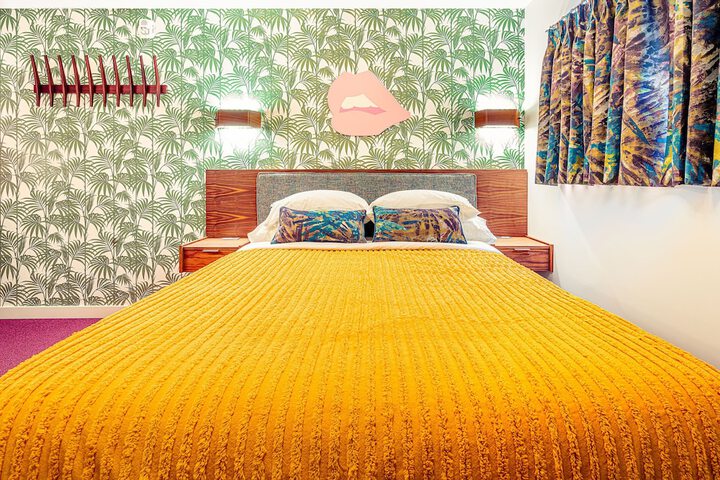 Room 12 of 19