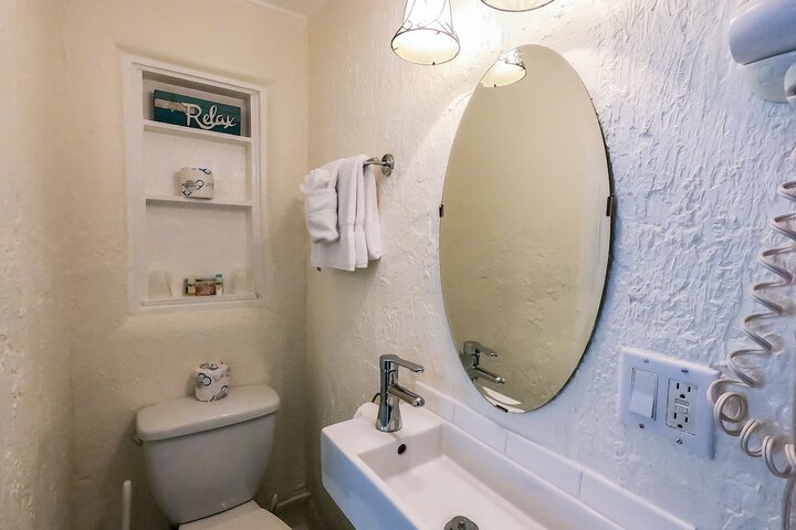Room 32 of 62