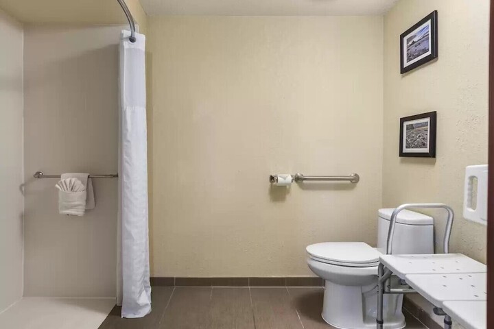 Room 12 of 37