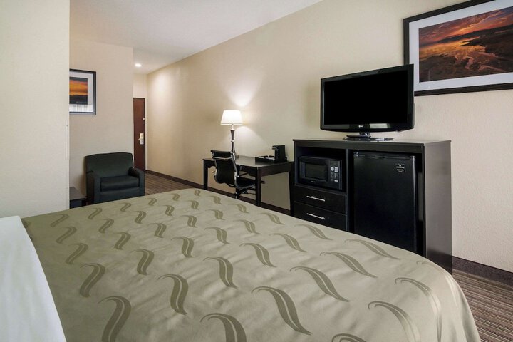 Room 33 of 46