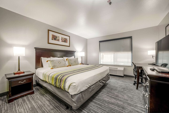 Room 48 of 104