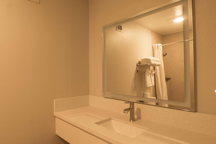 Room 21 of 34