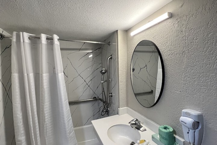 Room 46 of 62