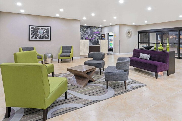La Quinta Inn & Suites by Wyndham Ada