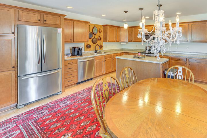 Wfh-friendly Columbiana Vacation Rental w / Deck!
