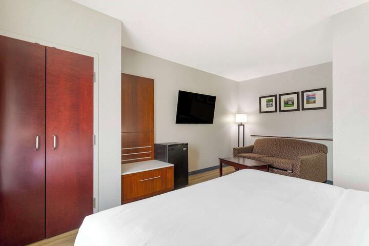 Room 9 of 32