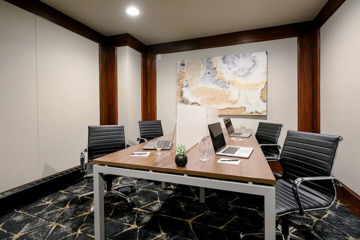 Business Center 21 of 21