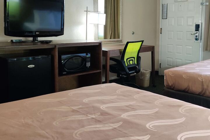 Room 9 of 33