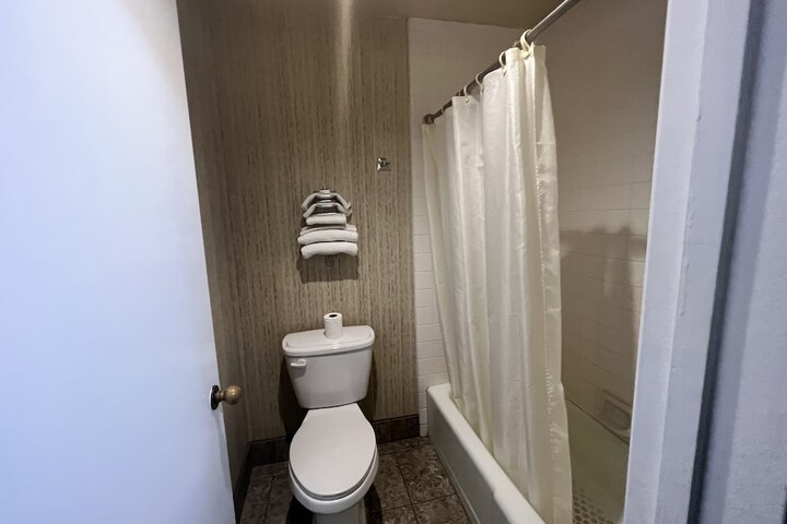 Room 14 of 27