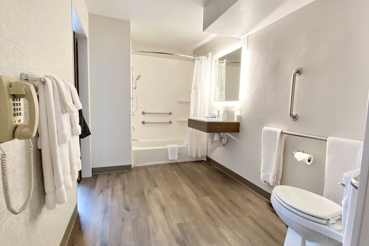 Room 20 of 33