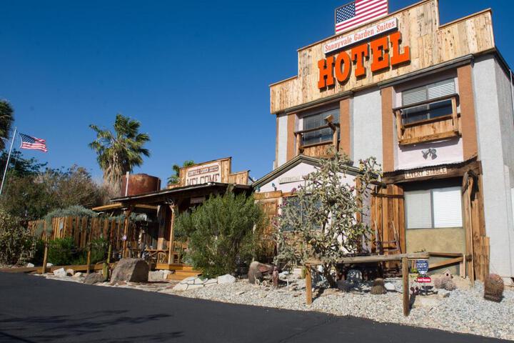 SUNNYVALE GARDEN SUITES HOTEL 29 PALMS A