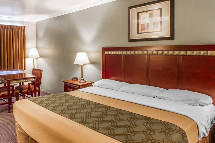 Room 18 of 23