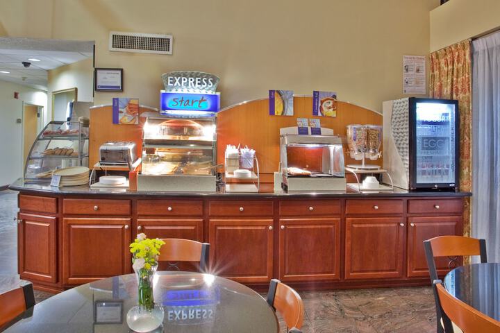 Holiday Inn Express Hotel & Suites by IHG