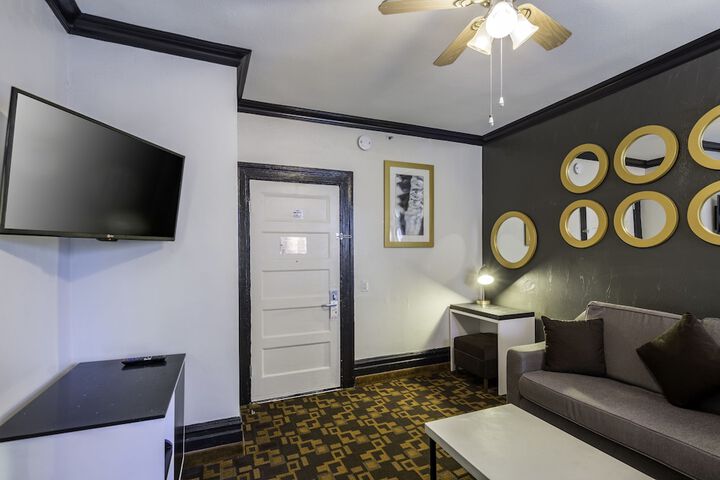 Room 11 of 42