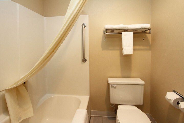 Room 28 of 43