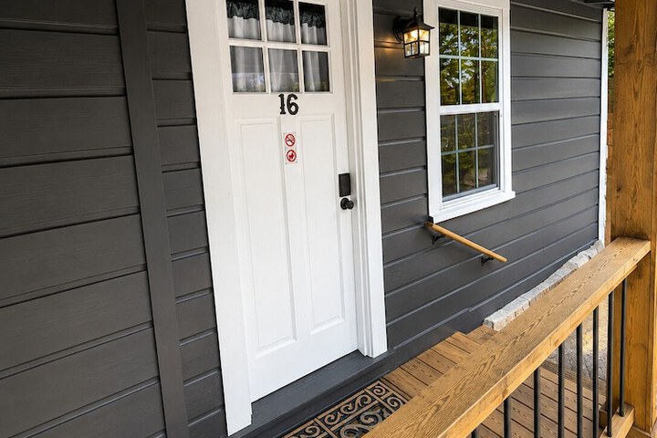 CedarWood Inn