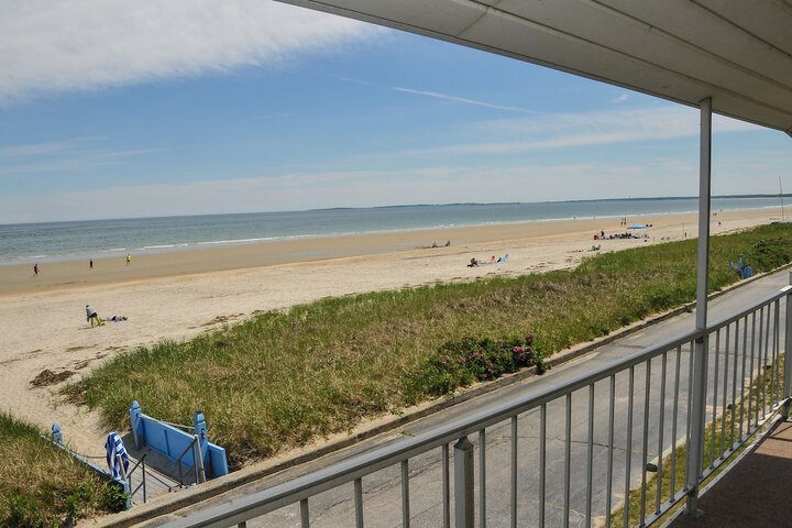Friendship Oceanfront Suites