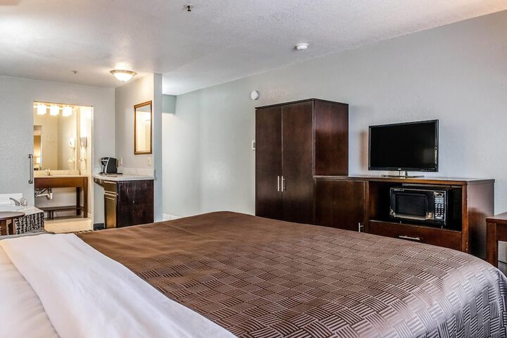 Clarion Hotel by Humboldt Bay