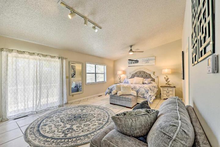 Private Pool: Lakefront Home in Hot Springs!