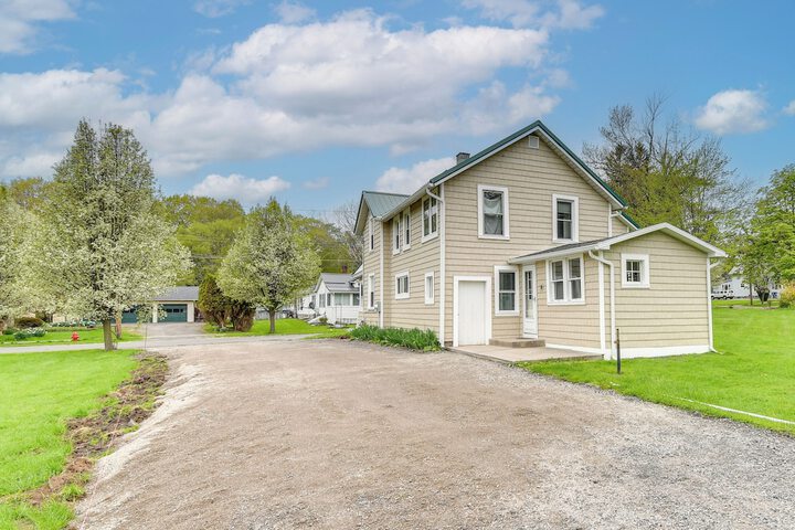 Walk to Beach! Sodus Point Escape w / Private Yard