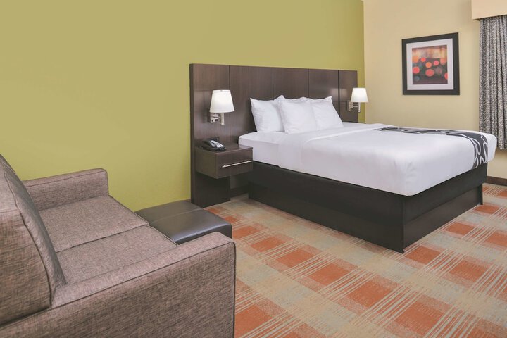 Room 14 of 77