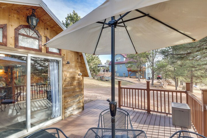 Tiny Cabin w / Outdoor Dining Area - Near Keystone!