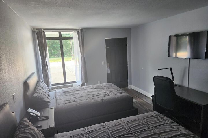 Room 8 of 13