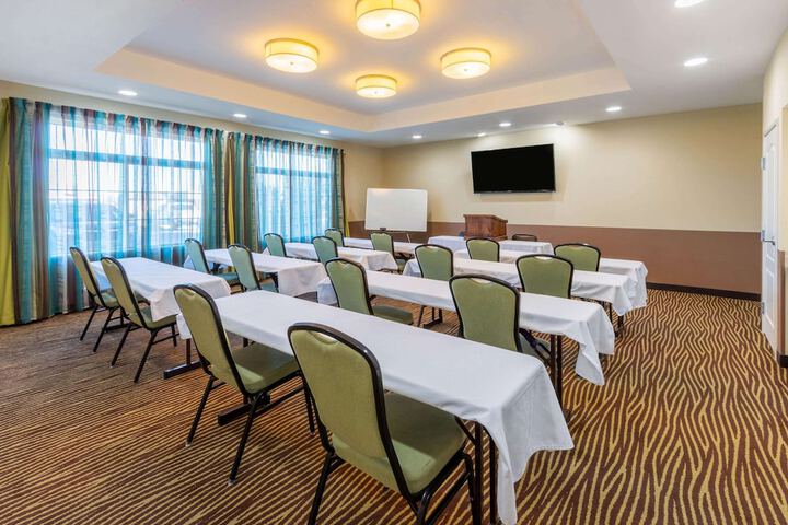 La Quinta Inn & Suites by Wyndham Artesia