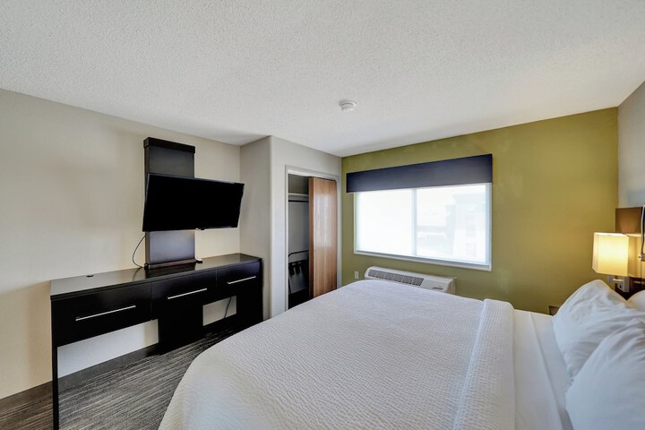Room 120 of 163
