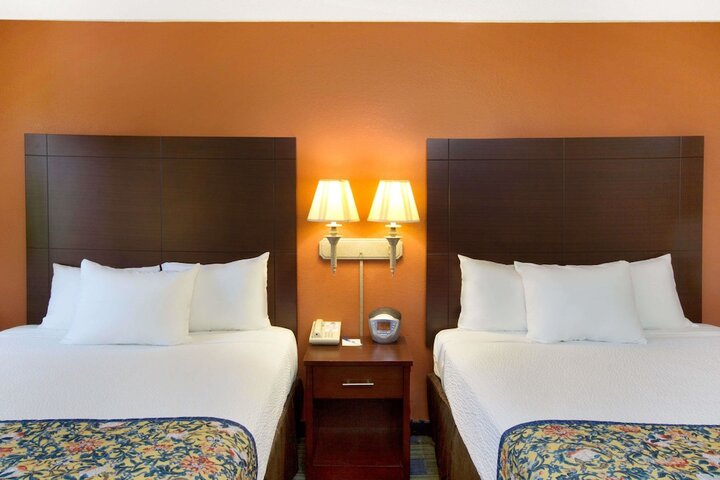 Room 6 of 15