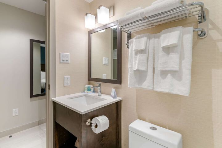 Room 9 of 32