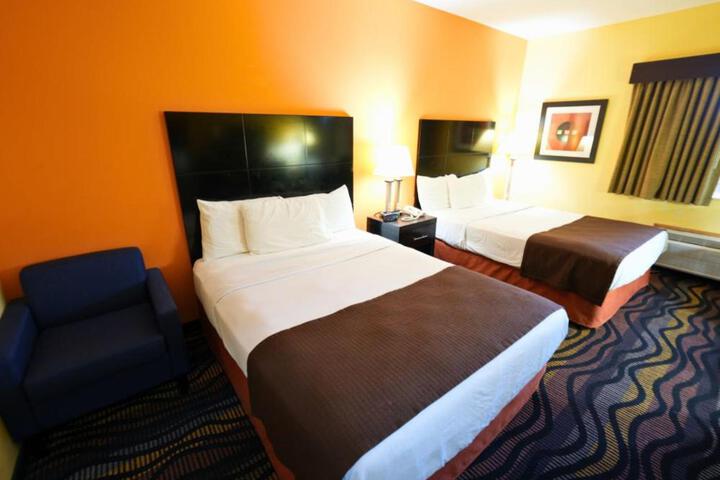 Rock Island Inn & Suites Streator IL