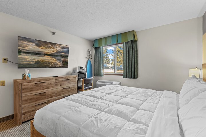 Nisswa Hotel and Suites